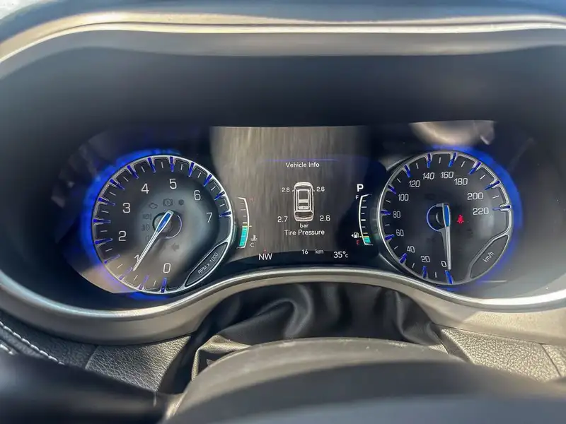 2027 Chrysler Pacifica Select, modrá, 15 km, dovoz Kanada — foto 12 z 12