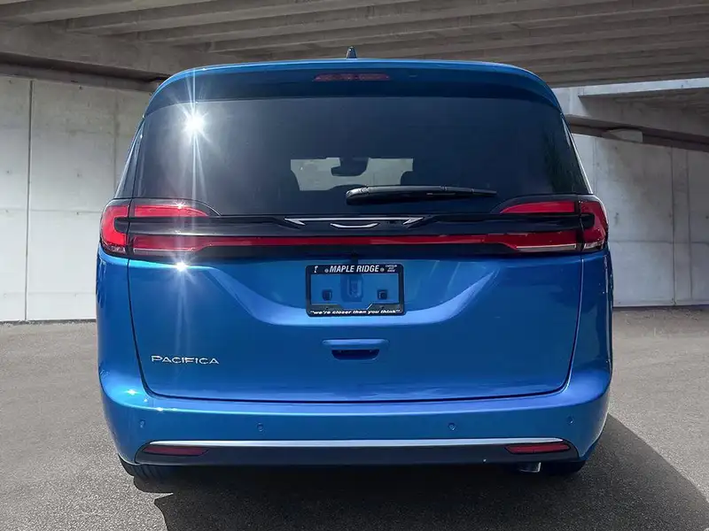 2027 Chrysler Pacifica Select, modrá, 15 km, dovoz Kanada — foto 6 z 12