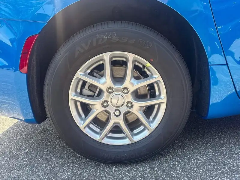 2027 Chrysler Pacifica Select, modrá, 15 km, dovoz Kanada — foto 7 z 12