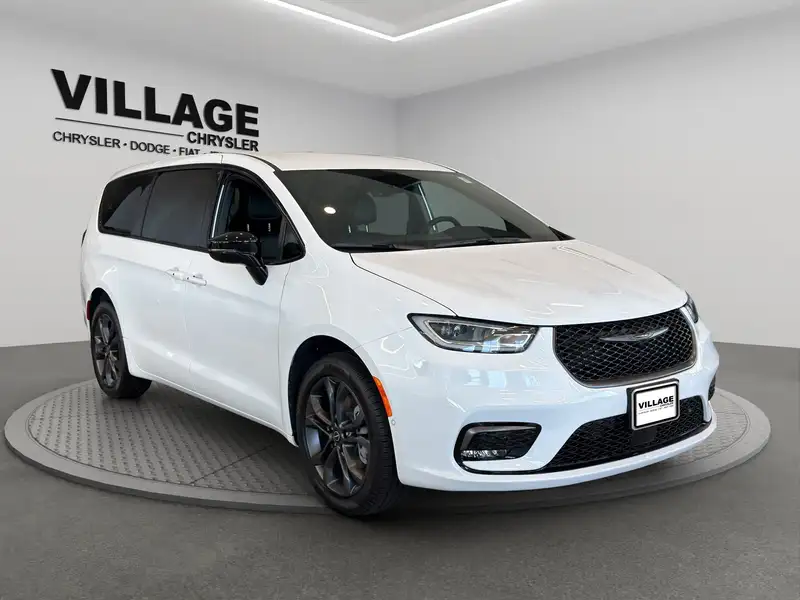 2026 Chrysler Pacifica Select AWD, bílá, dovoz Kanada — foto 3 z 10