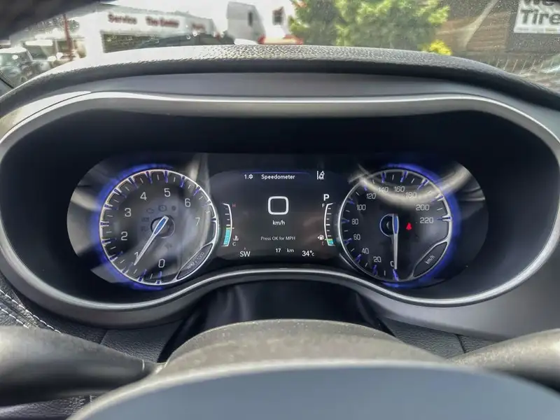 2027 Chrysler Pacifica Select, černá, 10 km, dovoz Kanada — foto 12 z 12