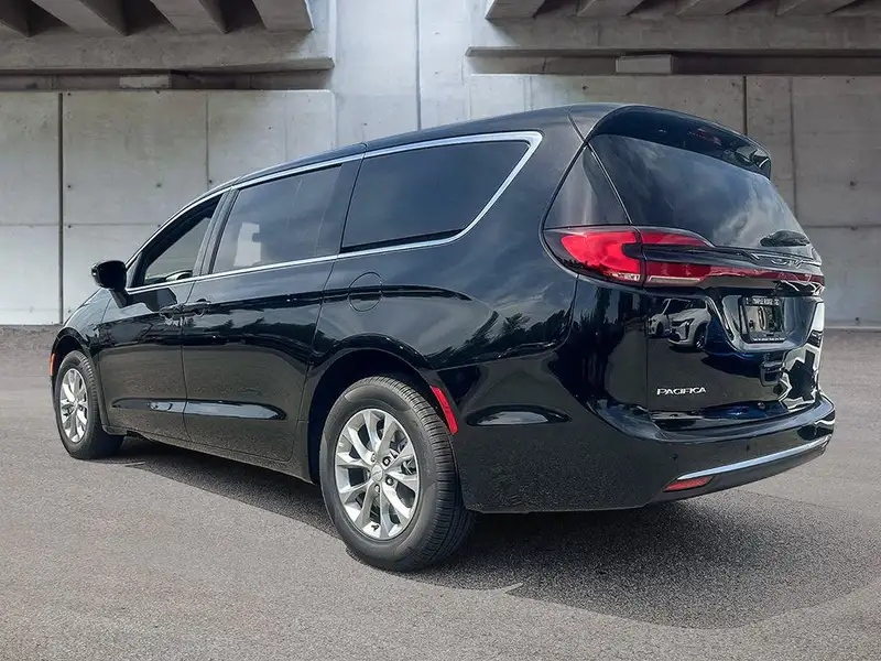 2027 Chrysler Pacifica Select, černá, 10 km, dovoz Kanada — foto 5 z 12