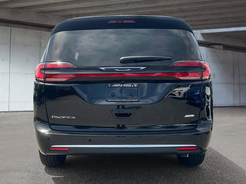 2027 Chrysler Pacifica Select, černá, 10 km, dovoz Kanada — foto 6 z 12