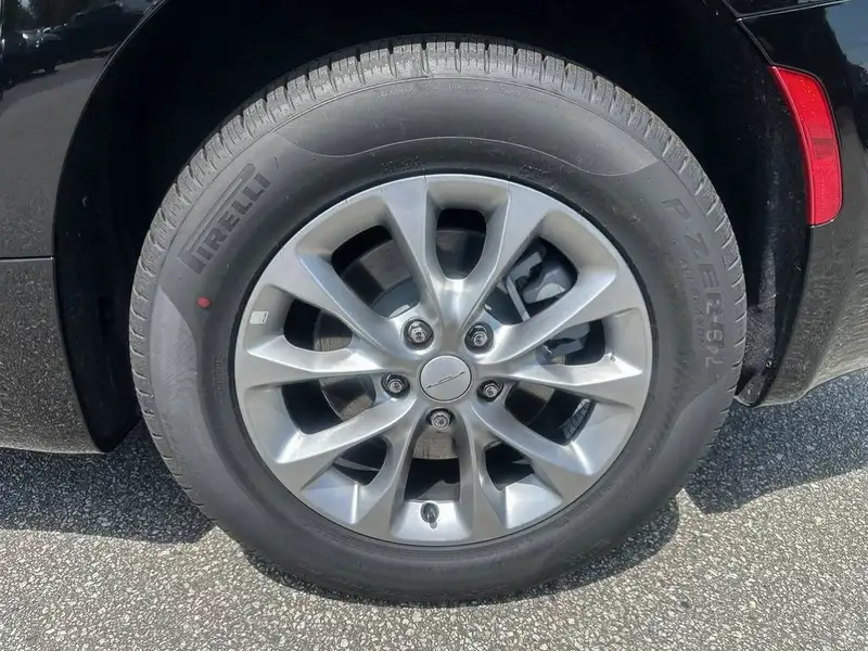 2027 Chrysler Pacifica Select, černá, 10 km, dovoz Kanada — foto 7 z 12