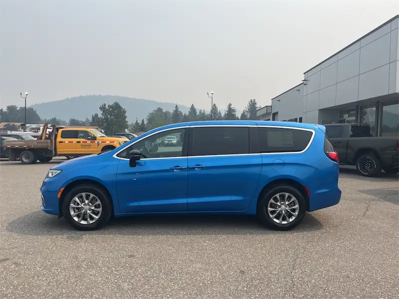 2026 Chrysler Pacifica Select AWD Select, modrá, dovoz Kanada — foto 2 z 8