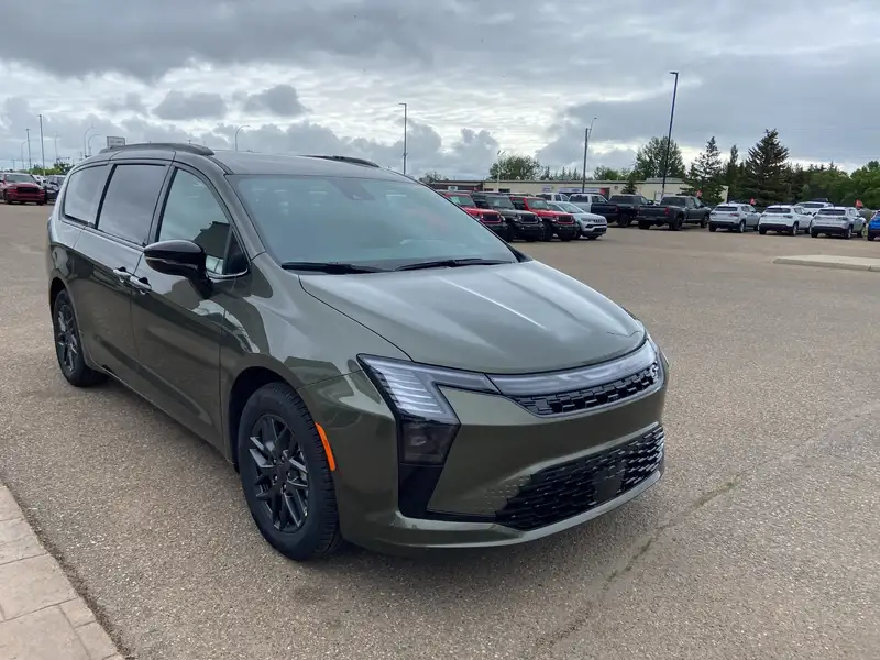 2027 Chrysler Pacifica Select, šedá, dovoz Kanada — foto 3 z 12