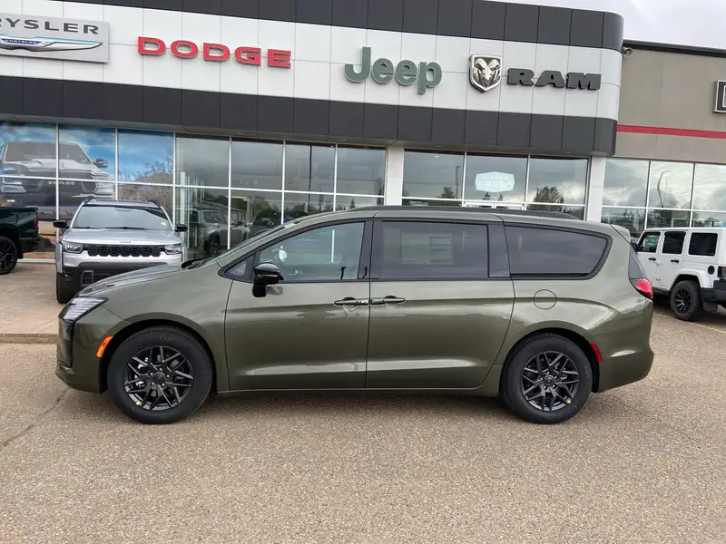2027 Chrysler Pacifica Select, šedá, dovoz Kanada — foto 8 z 12