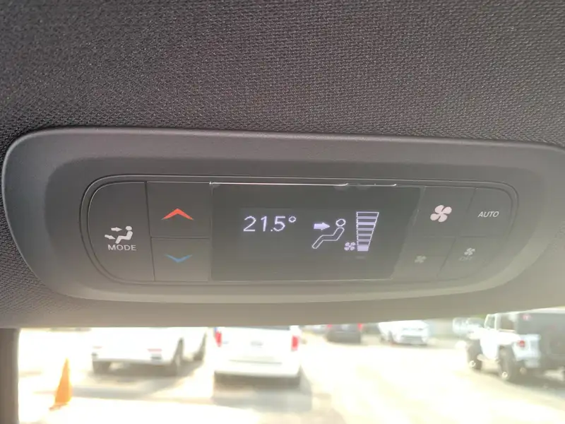 2025 Chrysler Pacifica Select 2WD, modrá, dovoz Kanada — foto 9 z 12