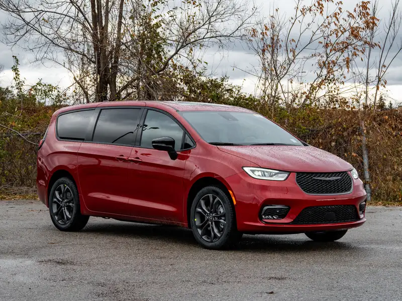 2026 Chrysler Pacifica Select, červená, dovoz Kanada — foto 11 z 12