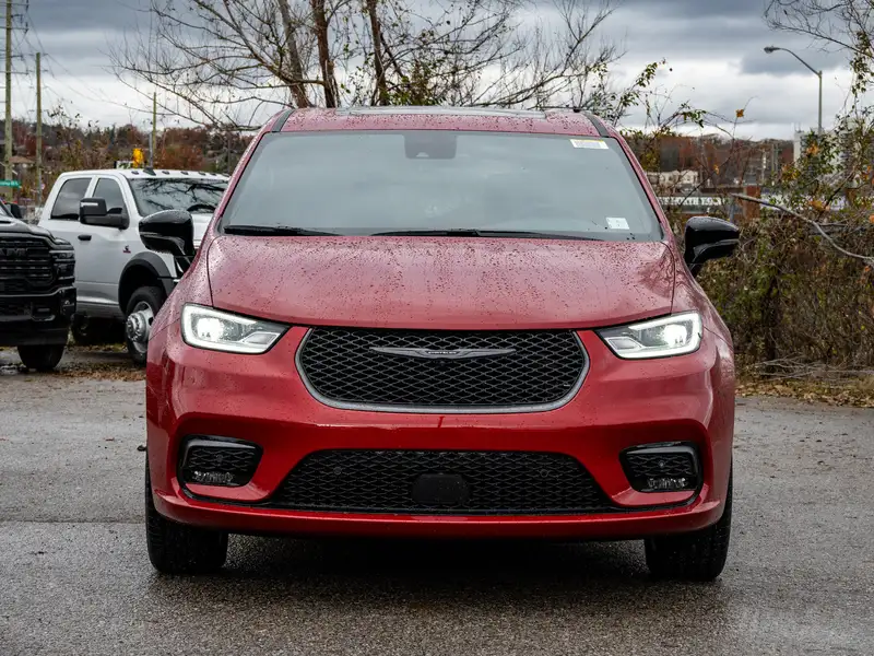 2026 Chrysler Pacifica Select, červená, dovoz Kanada — foto 12 z 12