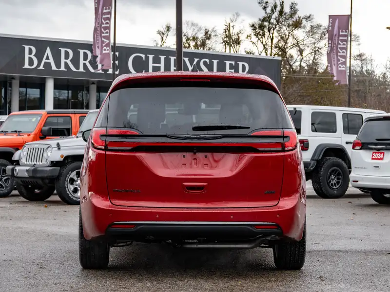 2026 Chrysler Pacifica Select, červená, dovoz Kanada — foto 6 z 12