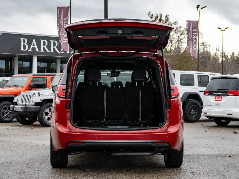 2026 Chrysler Pacifica Select, červená, dovoz Kanada — foto 7 z 12