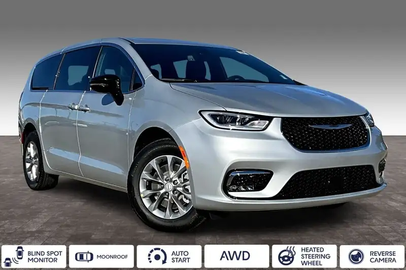 2026 Chrysler Pacifica Select, stříbrná, 0 km, dovoz Kanada — foto 2 z 12