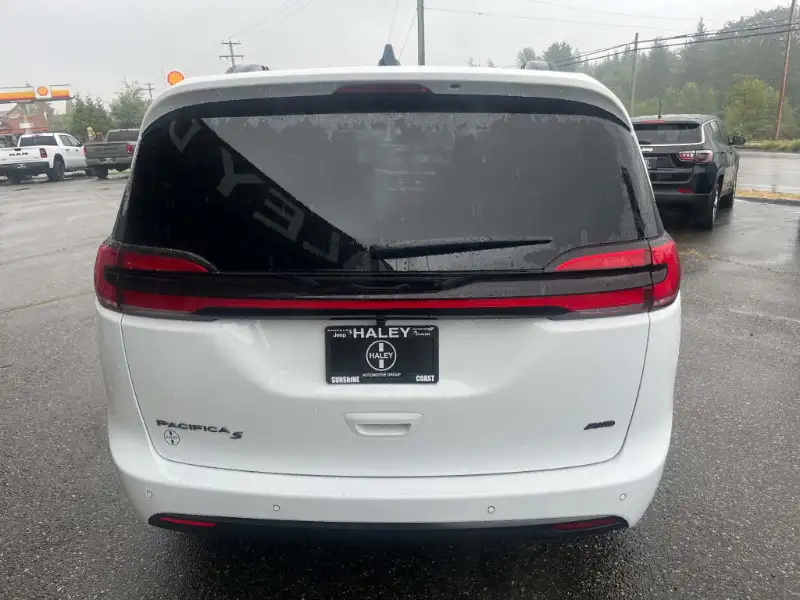 2027 Chrysler Pacifica SELECT, bílá, 21 km, dovoz Kanada — foto 4 z 12