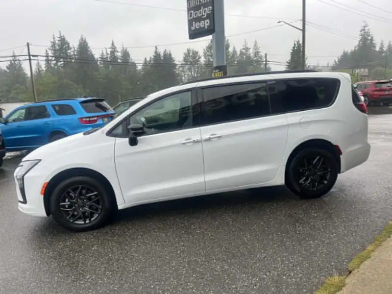 2027 Chrysler Pacifica SELECT, bílá, 21 km, dovoz Kanada — foto 6 z 12