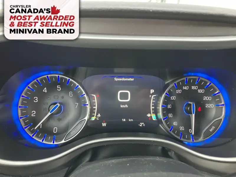 2026 Chrysler Pacifica Select, modrá, 35 km, dovoz Kanada — foto 12 z 12