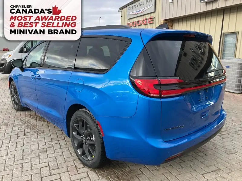 2026 Chrysler Pacifica Select, modrá, 35 km, dovoz Kanada — foto 2 z 12