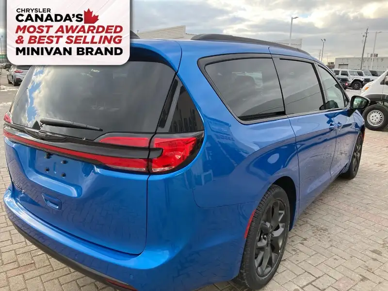 2026 Chrysler Pacifica Select, modrá, 35 km, dovoz Kanada — foto 4 z 12