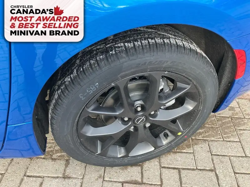 2026 Chrysler Pacifica Select, modrá, 35 km, dovoz Kanada — foto 8 z 12