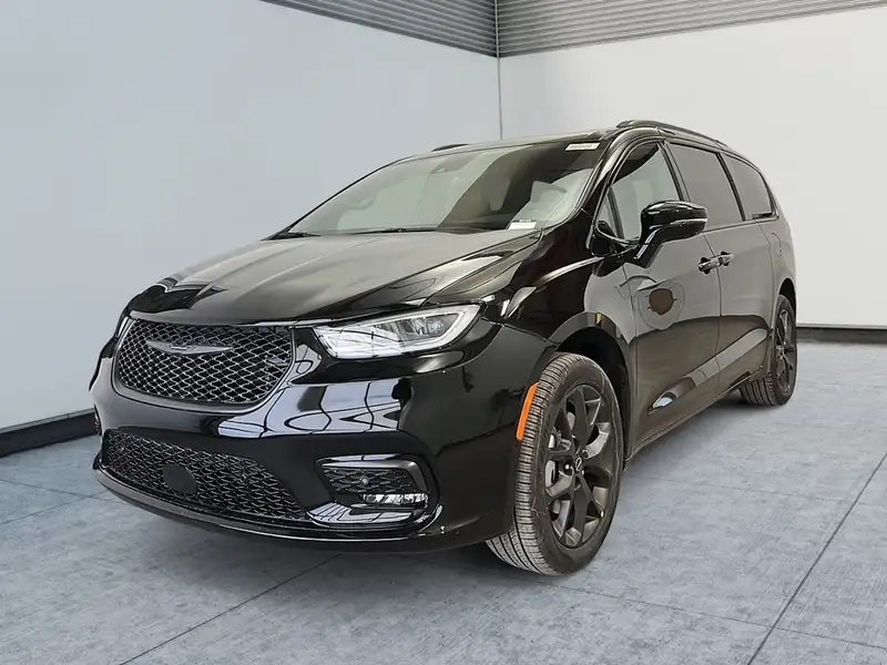2026 Chrysler Pacifica, černá, 10 km, dovoz Kanada — foto 5 z 12
