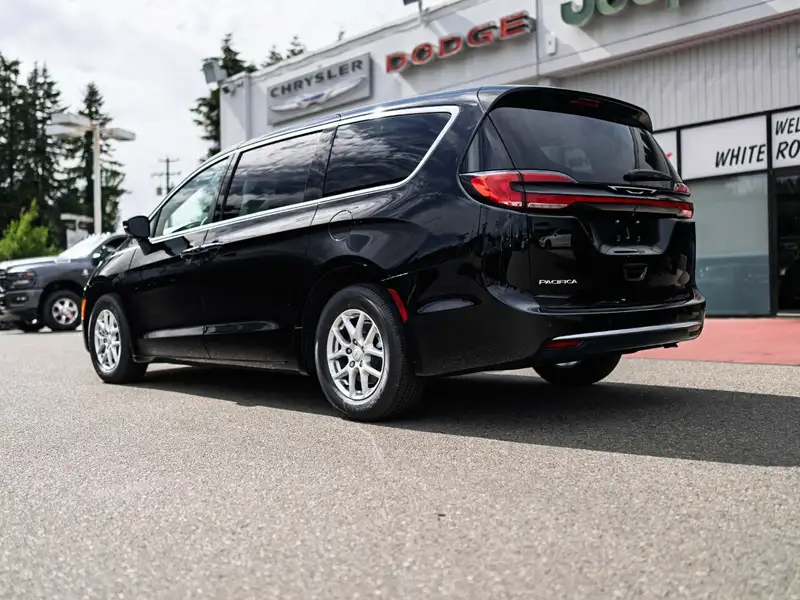 2027 Chrysler Pacifica Select, černá, 15 km, dovoz Kanada — foto 4 z 12