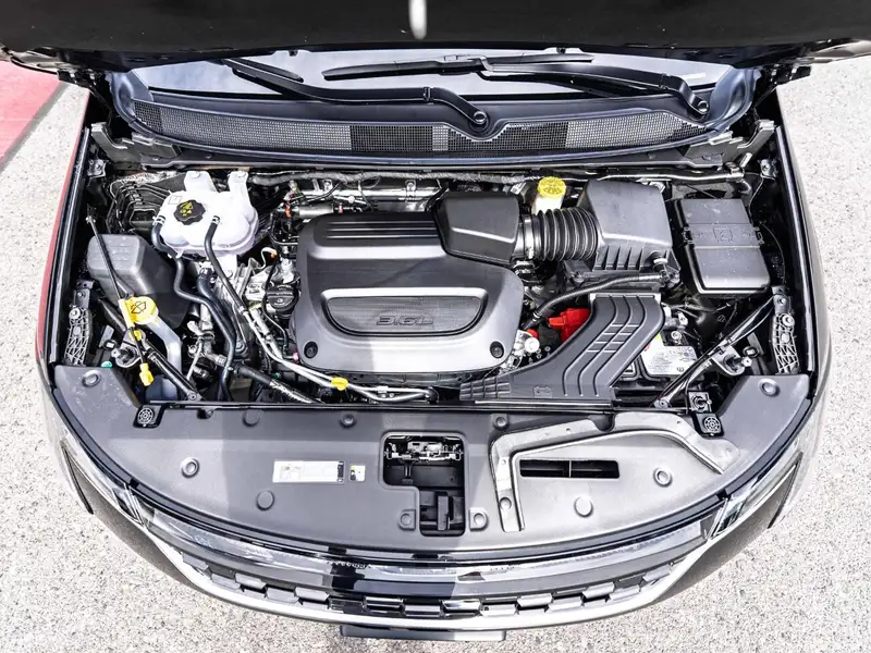 2027 Chrysler Pacifica Select, černá, 15 km, dovoz Kanada — foto 7 z 12