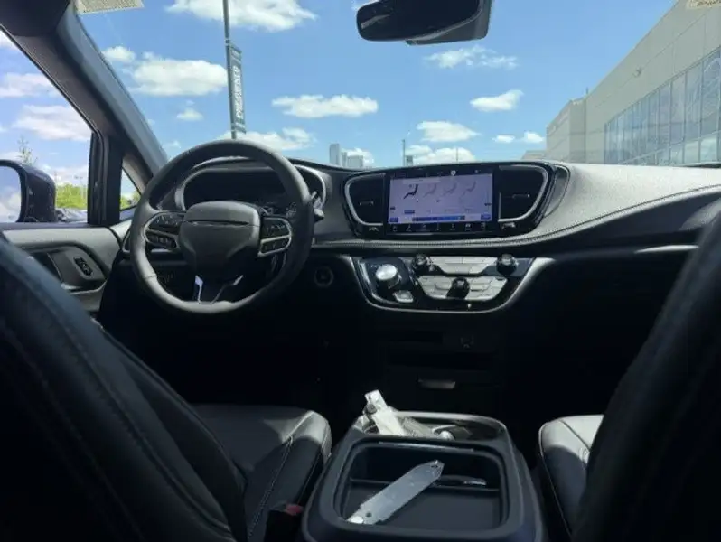 2027 Chrysler Pacifica SELECT 360 SURROUND VIEW CAMERA SYSTEM, černá, 18 km, dovoz Kanada — foto 7 z 12