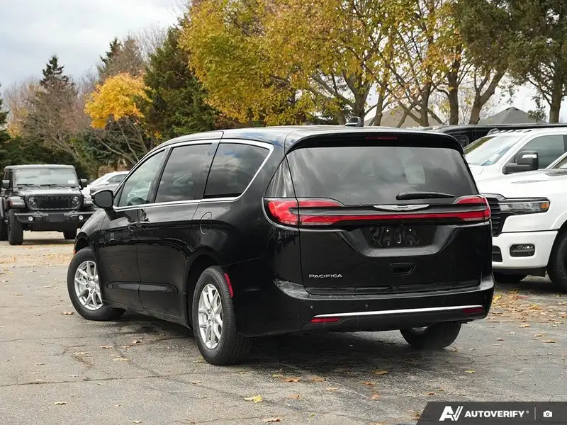 2026 Chrysler Pacifica Select, černá, 0 km, dovoz Kanada — foto 4 z 12
