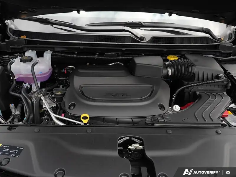 2026 Chrysler Pacifica Select, černá, 0 km, dovoz Kanada — foto 8 z 12
