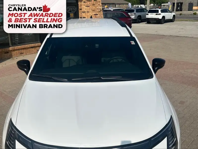 2027 Chrysler Pacifica Select, bílá, 35 km, dovoz Kanada — foto 10 z 12