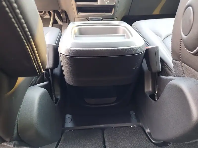 2027 Chrysler Pacifica Select, bílá, dovoz Kanada — foto 11 z 12