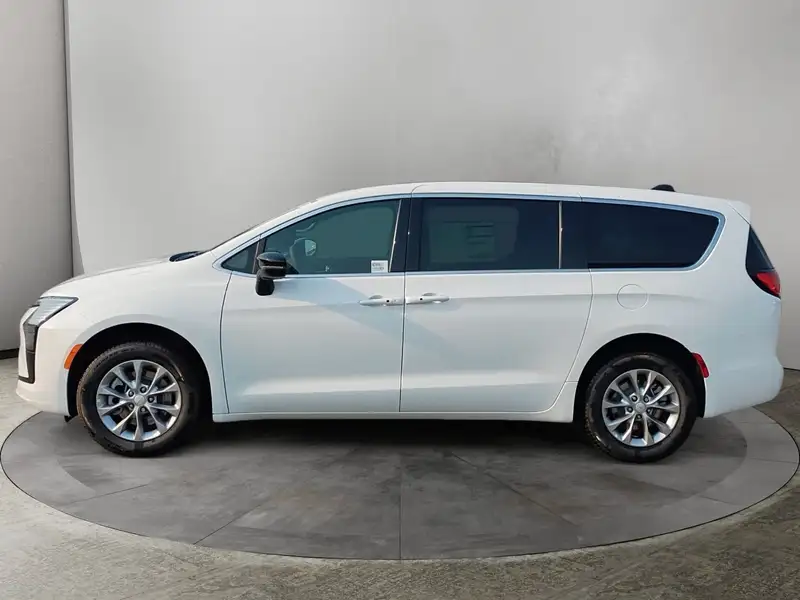 2027 Chrysler Pacifica Select, bílá, dovoz Kanada — foto 2 z 12