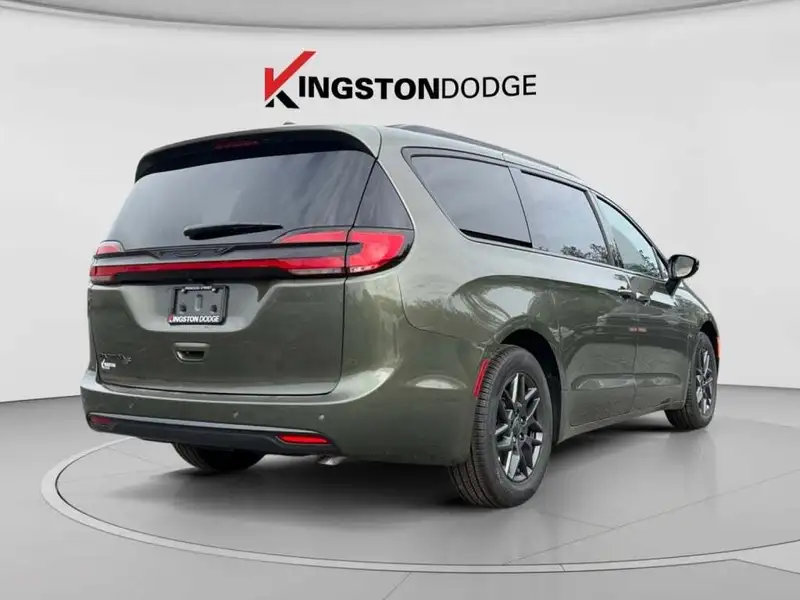 2027 Chrysler Pacifica Select, šedá, 12 km, dovoz Kanada — foto 5 z 12