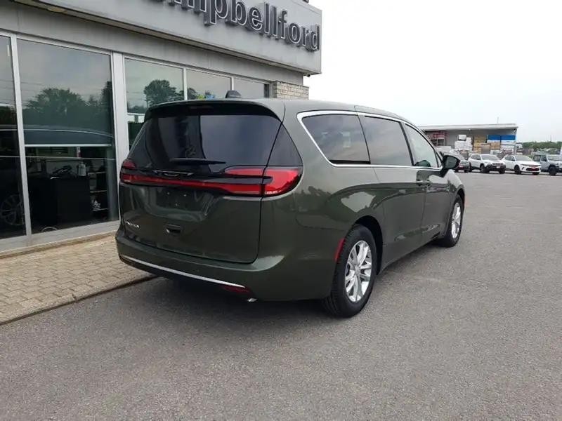 2027 Chrysler Pacifica Select, šedá, 21 km, dovoz Kanada — foto 5 z 12