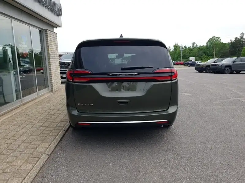 2027 Chrysler Pacifica Select, šedá, 21 km, dovoz Kanada — foto 6 z 12