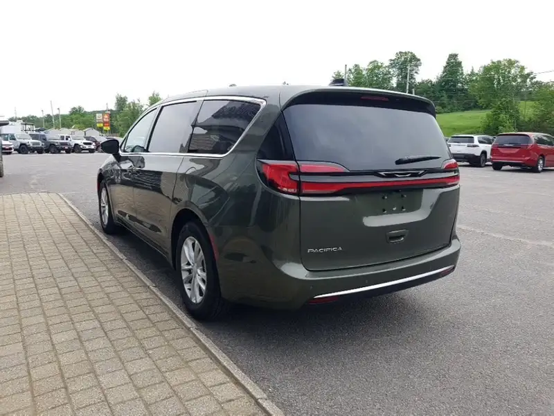 2027 Chrysler Pacifica Select, šedá, 21 km, dovoz Kanada — foto 7 z 12