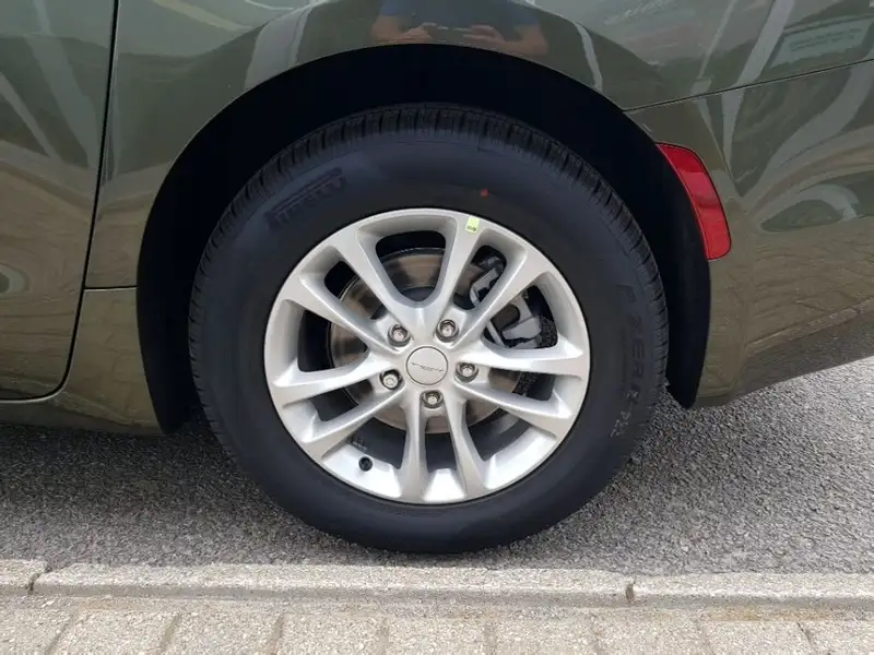 2027 Chrysler Pacifica Select, šedá, 21 km, dovoz Kanada — foto 8 z 12