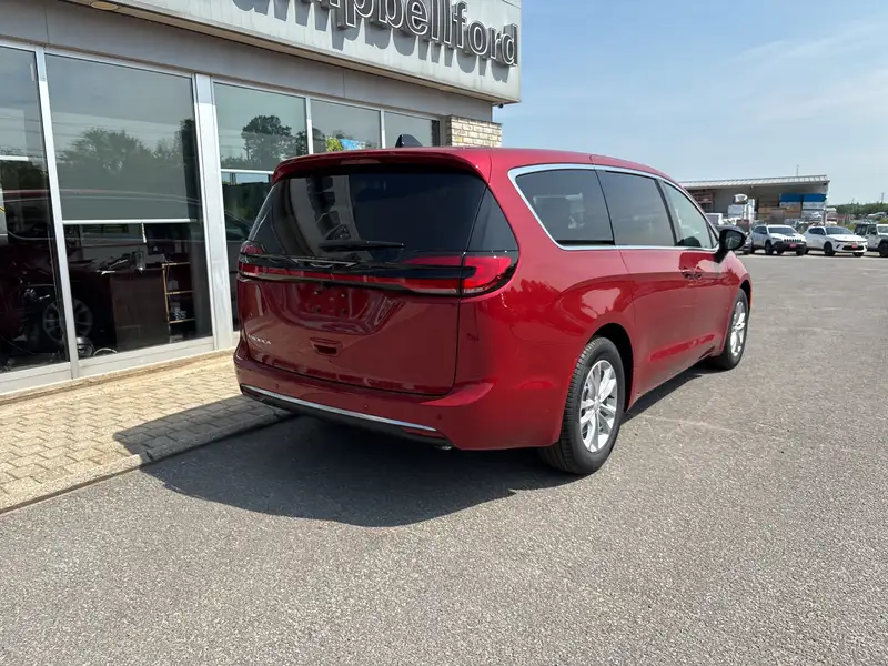 2027 Chrysler Pacifica Select, červená, 22 km, dovoz Kanada — foto 5 z 12