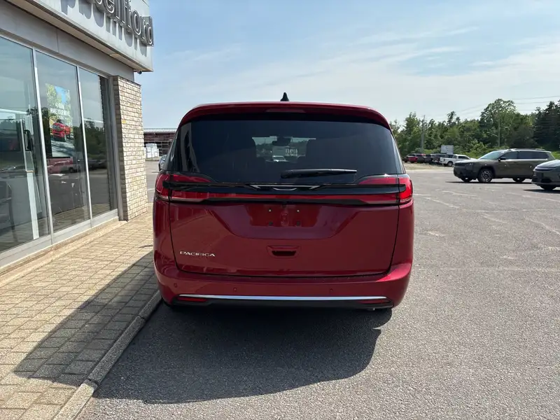 2027 Chrysler Pacifica Select, červená, 22 km, dovoz Kanada — foto 6 z 12
