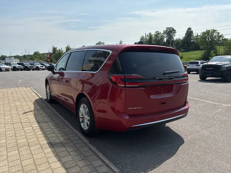 2027 Chrysler Pacifica Select, červená, 22 km, dovoz Kanada — foto 7 z 12