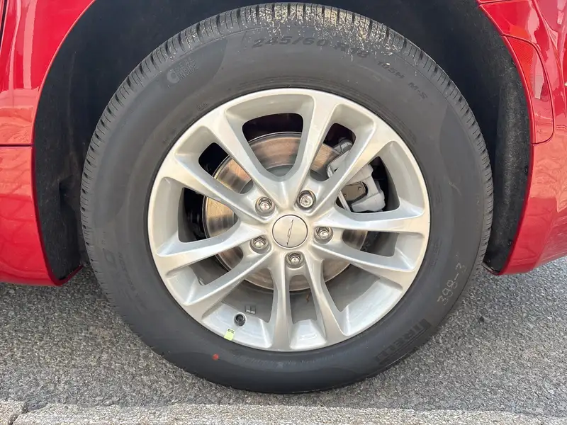 2027 Chrysler Pacifica Select, červená, 22 km, dovoz Kanada — foto 8 z 12