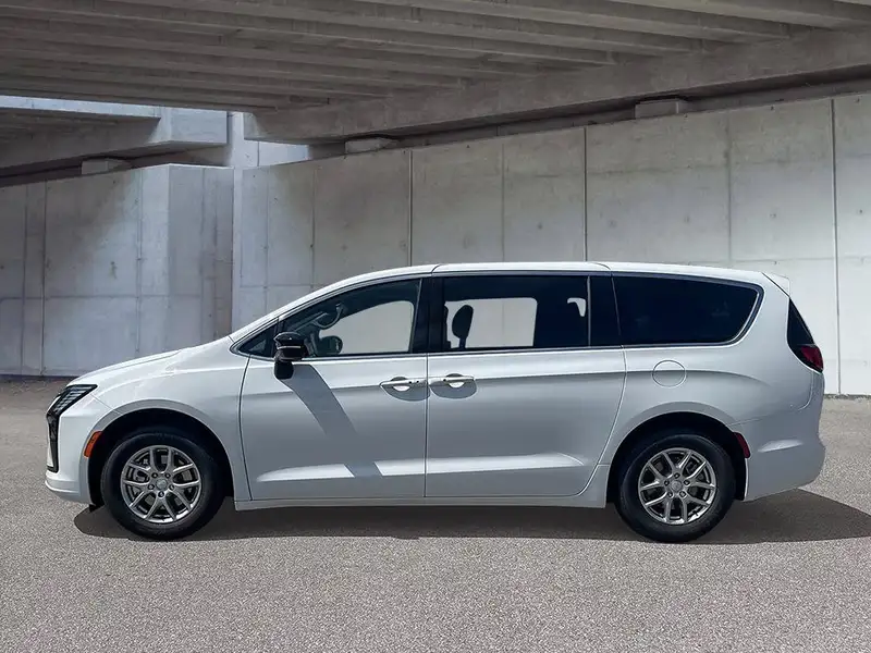 2027 Chrysler Pacifica Select, bílá, 16 km, dovoz Kanada — foto 4 z 12