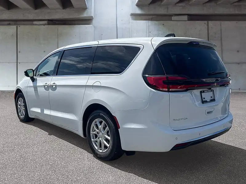 2027 Chrysler Pacifica Select, bílá, 16 km, dovoz Kanada — foto 5 z 12