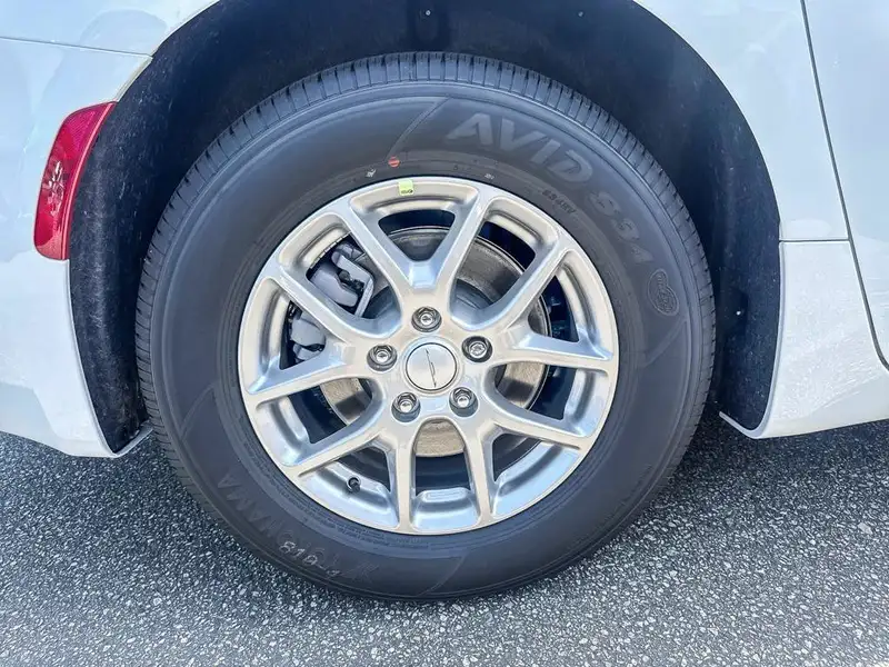 2027 Chrysler Pacifica Select, bílá, 16 km, dovoz Kanada — foto 7 z 12