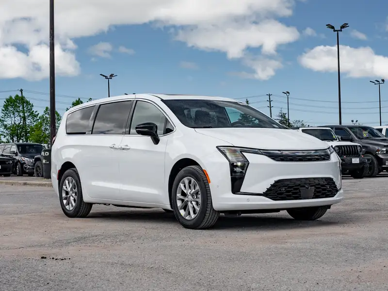 2027 Chrysler Pacifica Select, bílá, dovoz Kanada — foto 12 z 12