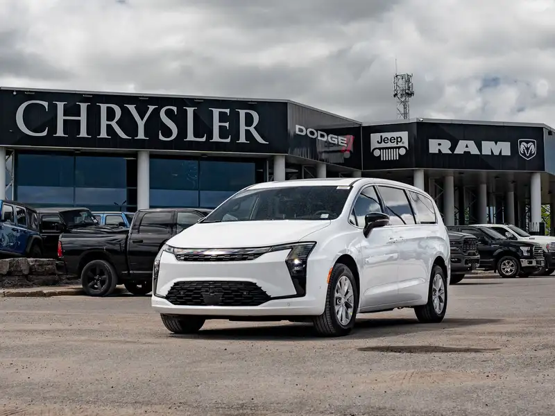 2027 Chrysler Pacifica Select, bílá, dovoz Kanada — foto 2 z 12