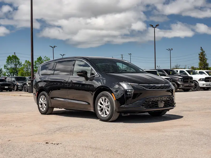 2027 Chrysler Pacifica Select, černá, dovoz Kanada — foto 10 z 12