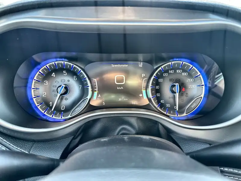 2026 Chrysler Pacifica Select, červená, 36 km, dovoz Kanada — foto 10 z 12
