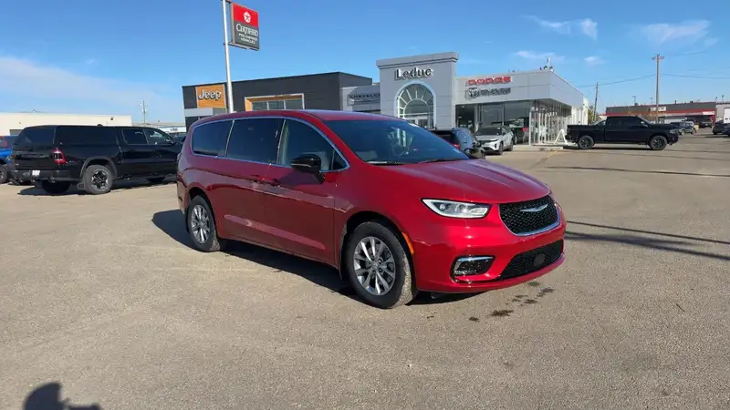 2026 Chrysler Pacifica Select, červená, 36 km, dovoz Kanada — foto 2 z 12