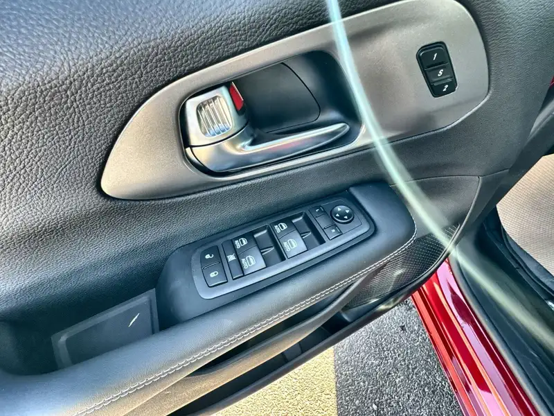 2026 Chrysler Pacifica Select, červená, 36 km, dovoz Kanada — foto 8 z 12